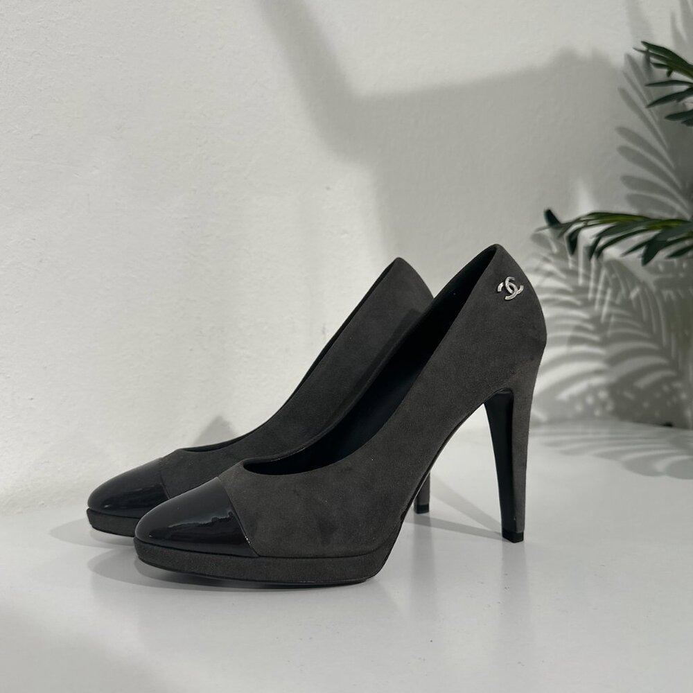 NEW Authentic Chanel grey suede platform pumps 39